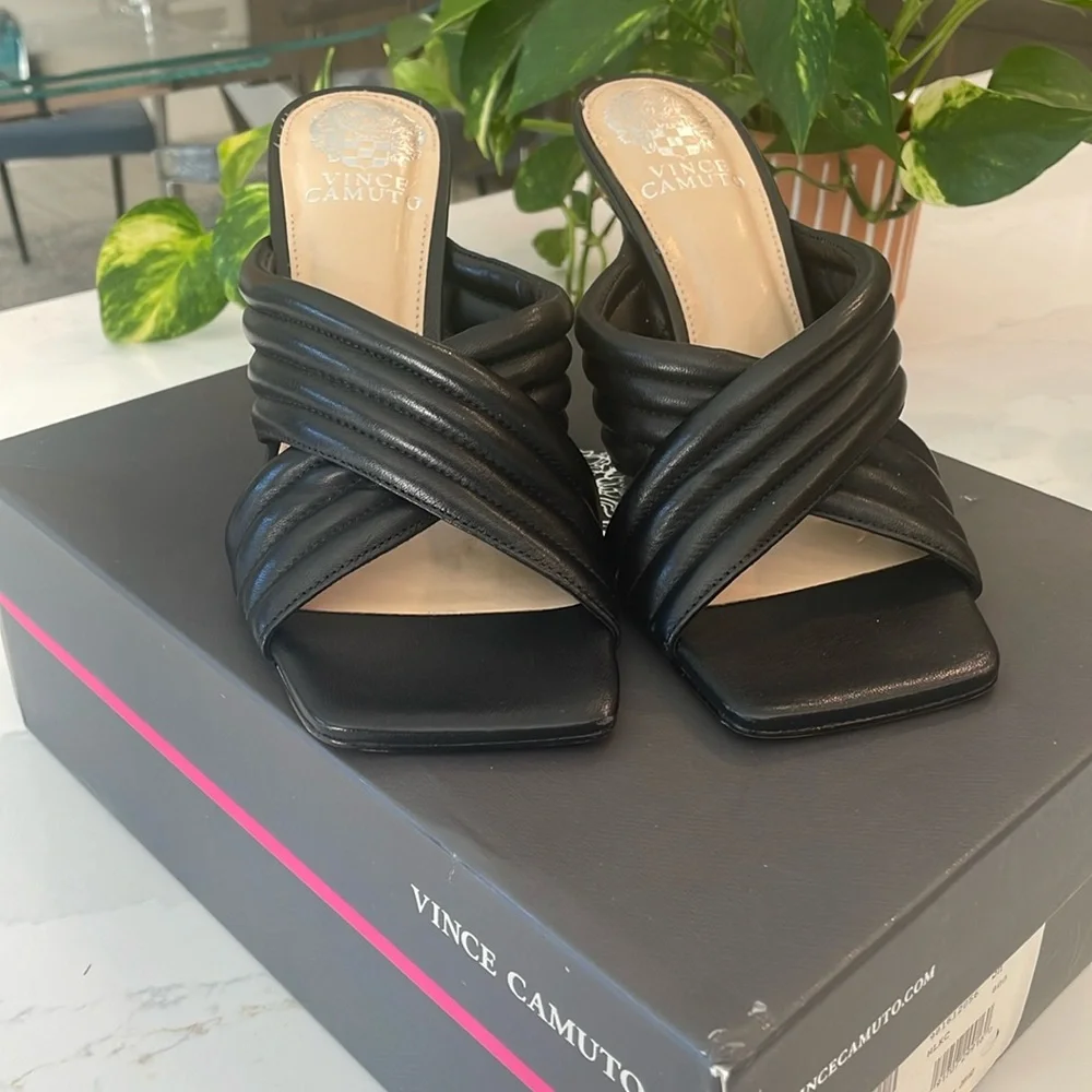 Vince Camuto Women’s Sarendie Black Quilted Strap Slide Sandal Size 7.5 … - Picture 2 of 10